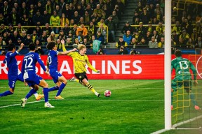 爱游戏官网-风云突变法兰克福今夜远射贴柱，西甲版图或变，信心回归，更衣室氛围转暖(无非爱恨蓝淋)